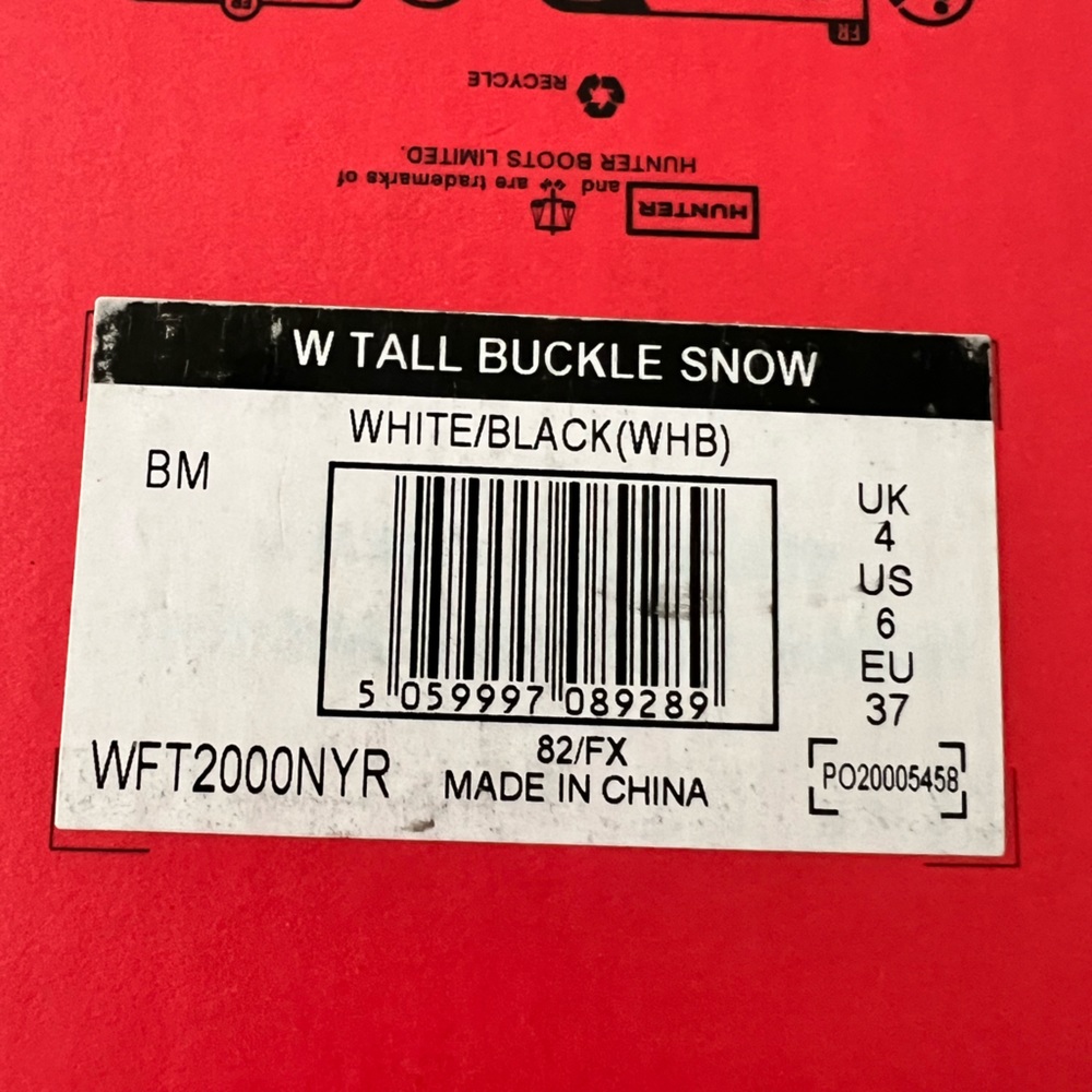Brand new, never worn Women’s size 6 US Hunter boots. Original price was $230
